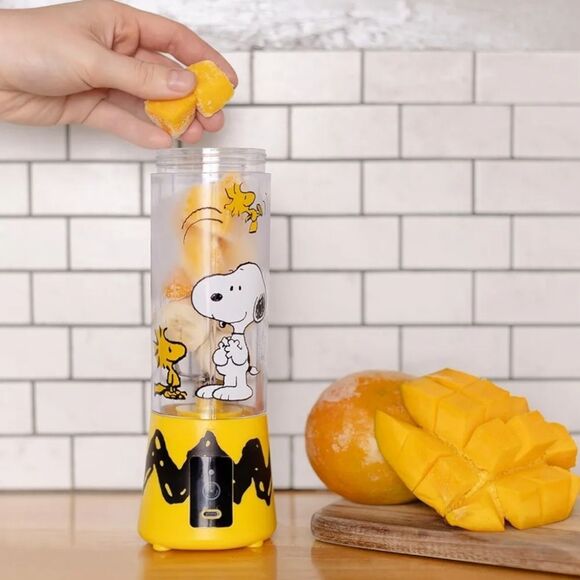 Uncanny Brands Peanuts, Snoopy, & Woodstock USB Rechargeable Portable Blender - Picture 5 of 11